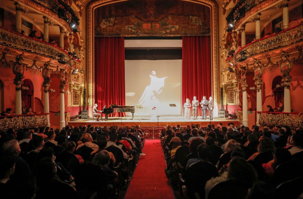 Agenda inclui espetáculos de música, dança, peças de teatro, além de saraus e exibição de filmes.