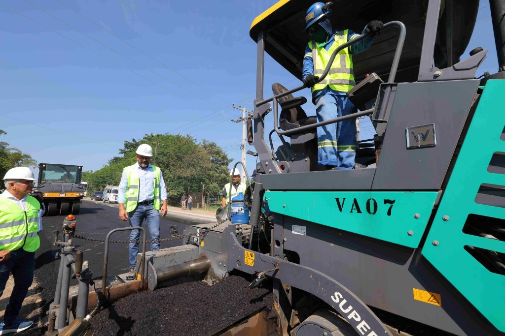 Wilson Lima vistoria retomada de obras na AM-010